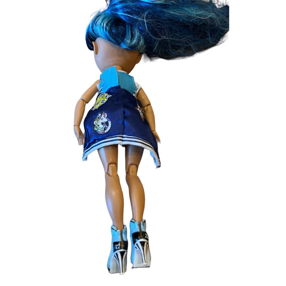 Rainbow High Cheer Skyler Bradshaw Cheerleader Fashion Doll w/ Blue Hair - Picture 5 of 5